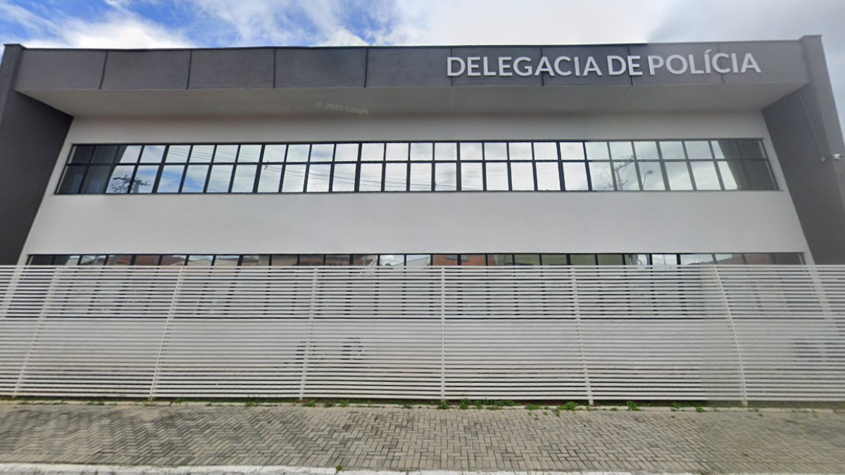 Homem é morto a tiros dentro da garagem de casa em Lorena