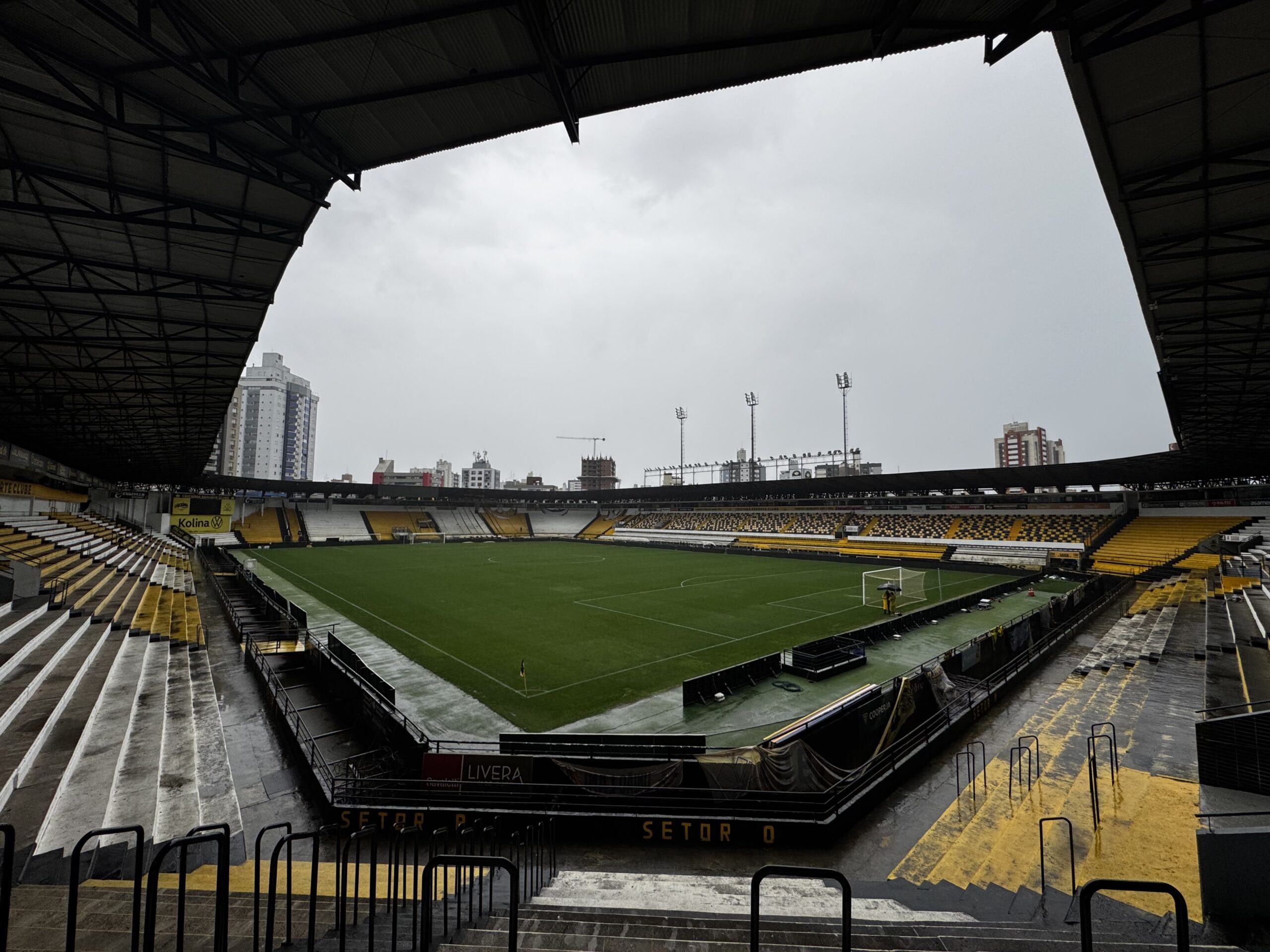 Jogo da Série B é adiado por alerta de chuva e ventos intensos de 100 km/h