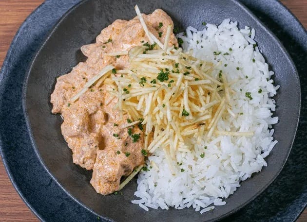 Receita de estrogonofe de filé mignon feita pelo chef Bruno Hashimoto, no programa Melhor da Tarde (Reprodução/Melho da Tarde/Band)