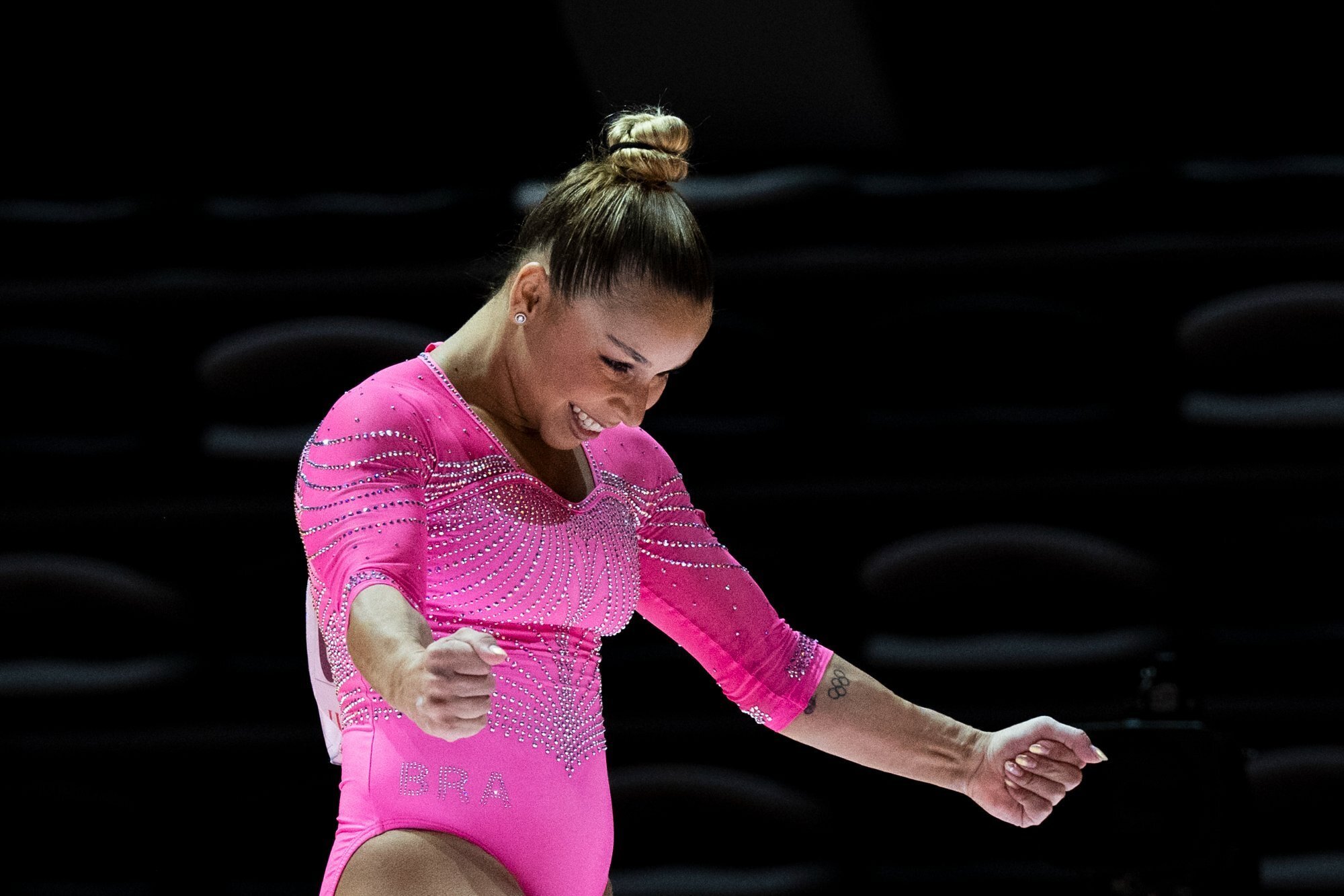 Flávia Saraiva conquista ouro na Copa do Mundo de Ginástica na Hungria