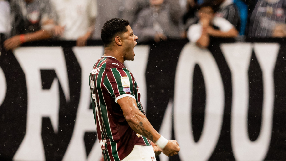 Hulk decide, Corinthians perde do Fluminense e amplia crise