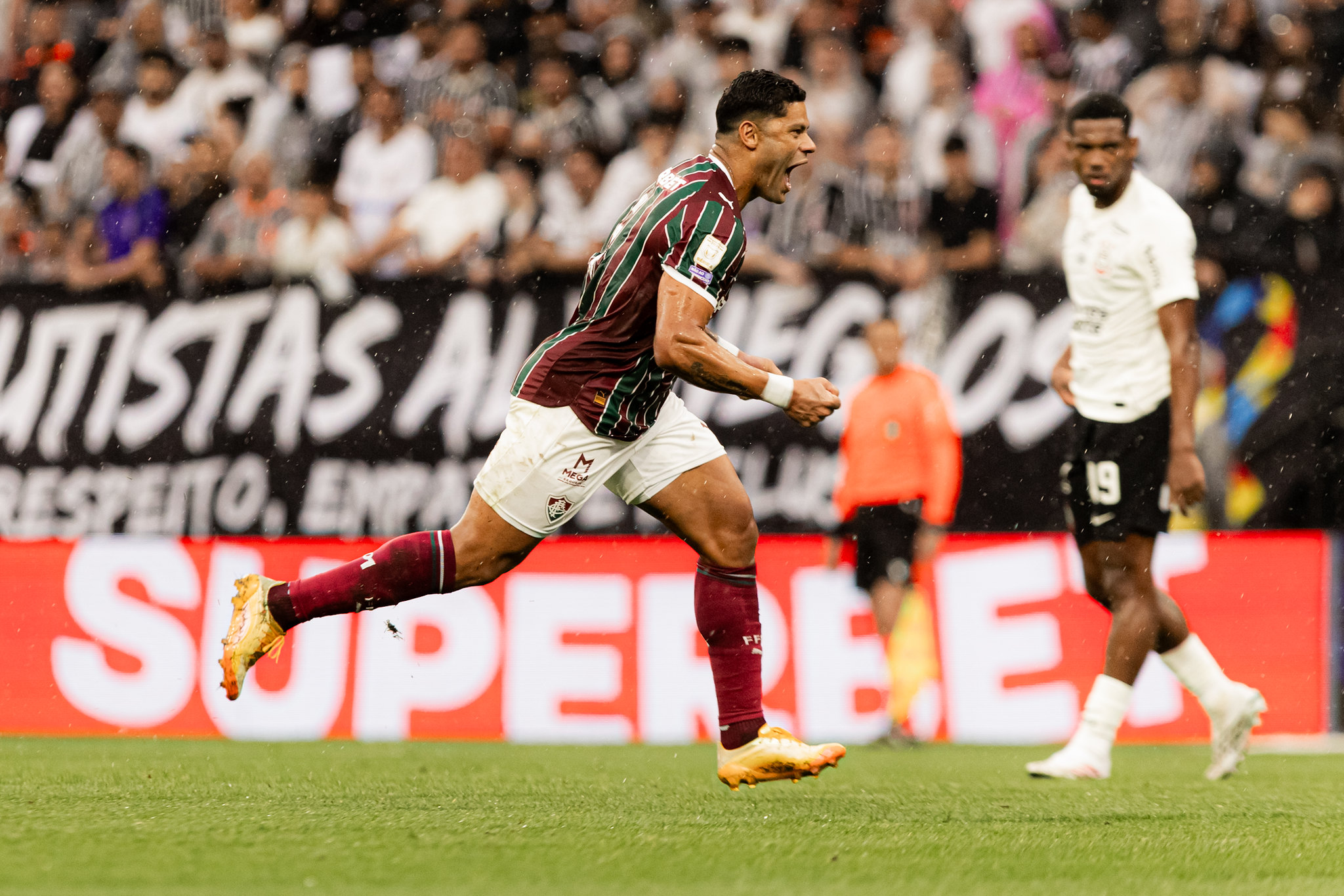 Corinthians x Fluminense: VAR leva 2 minutos para validar gol de Hulk