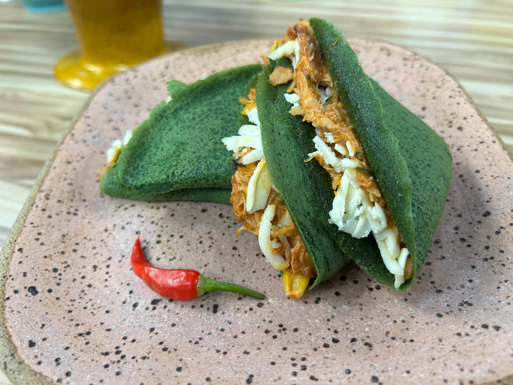 Crepe de espinafre com frango e queijo meia cura, preparada pelo chef Bruno Hashimoto, no programa Melhor da Tarde (Foto: Reprodução/Melhor da Tarde/Band)