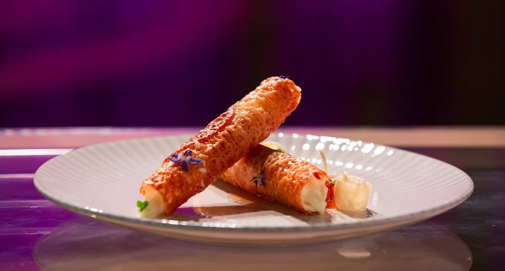 Cannoli de mamão, feita por Cesar Yukio e Luísa Jungblut , no 2º episódio do MasterChef Confeitaria 2024 (Foto: Melissa Haidar/Band)