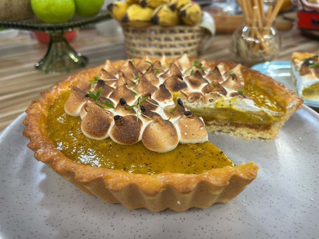 Torta de maracujá com toffee de coco, feita pelo chef Bruno Hashimoto, no programa Melhor da Tarde (Reprodução/Melhor da Tarde/Band)