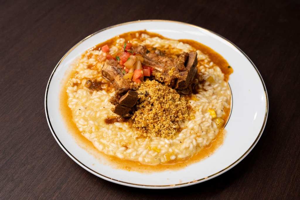 Risoto de banana-da-terra com guizado de suan, feito pela participante Carla, no 3º episódio do MasterChef Brasil 2026 (Foto: Renato Pizzutto/Band)
