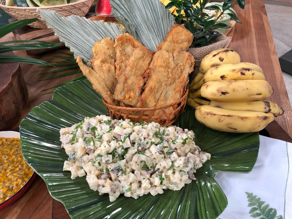 Bife de casca de banana com salada de maracujá, feita por Edson Leite, no programa Melhor da Tarde (Reprodução/Melhor da Tarde/Band)