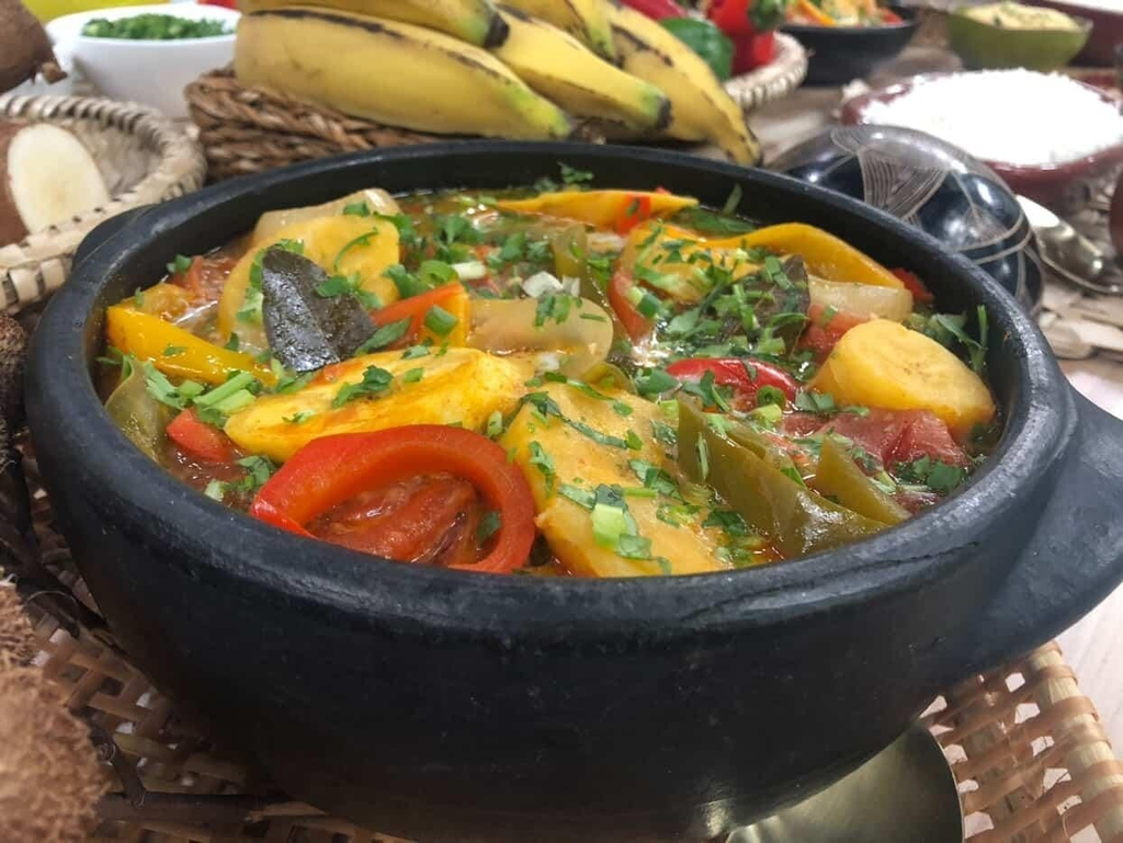Moqueca de banana-da-terra, feita pelo chef Bruno Hashimoto, no programa Melhor da Tarde (Reprodução/Melhor da Tarde/Band)