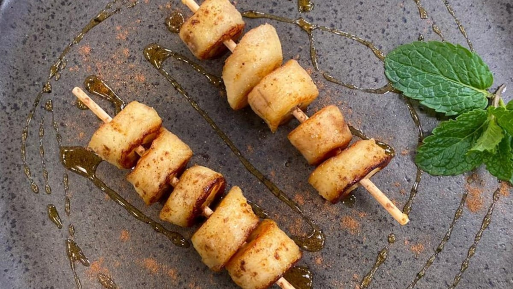 Baanana flambada com calda de açúcar e cachaça, feita pelo chef Eduardo de Castro, no programa Melhor da Tarde (Reprodução/Melhor da Tarde/Band)