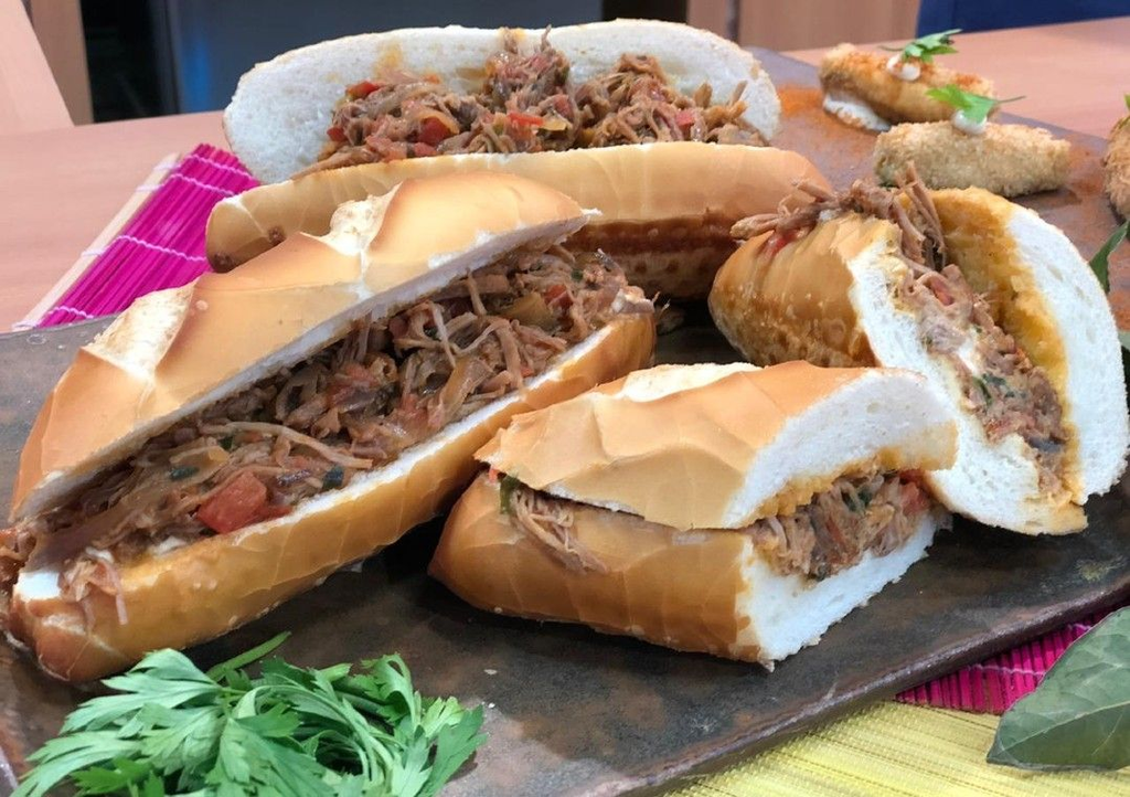 Sanduíche de carne louca, feito pelo Dalton Rangel, no programa Aqui na Band (Reprodução/Aqui na Band/Band)
