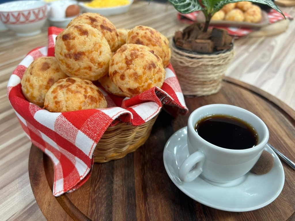 Pão de queijo, feita pelo chef Bruno Hashimoto, no programa Melhor da Tarde (Reprodução/Melhor da Tarde/Band)