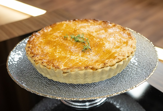 Torta de frango com palmito, feita pelo chef Dalton Rangel, no Duelo de Mães. (Reprodução/Duelo de Mães/Band)