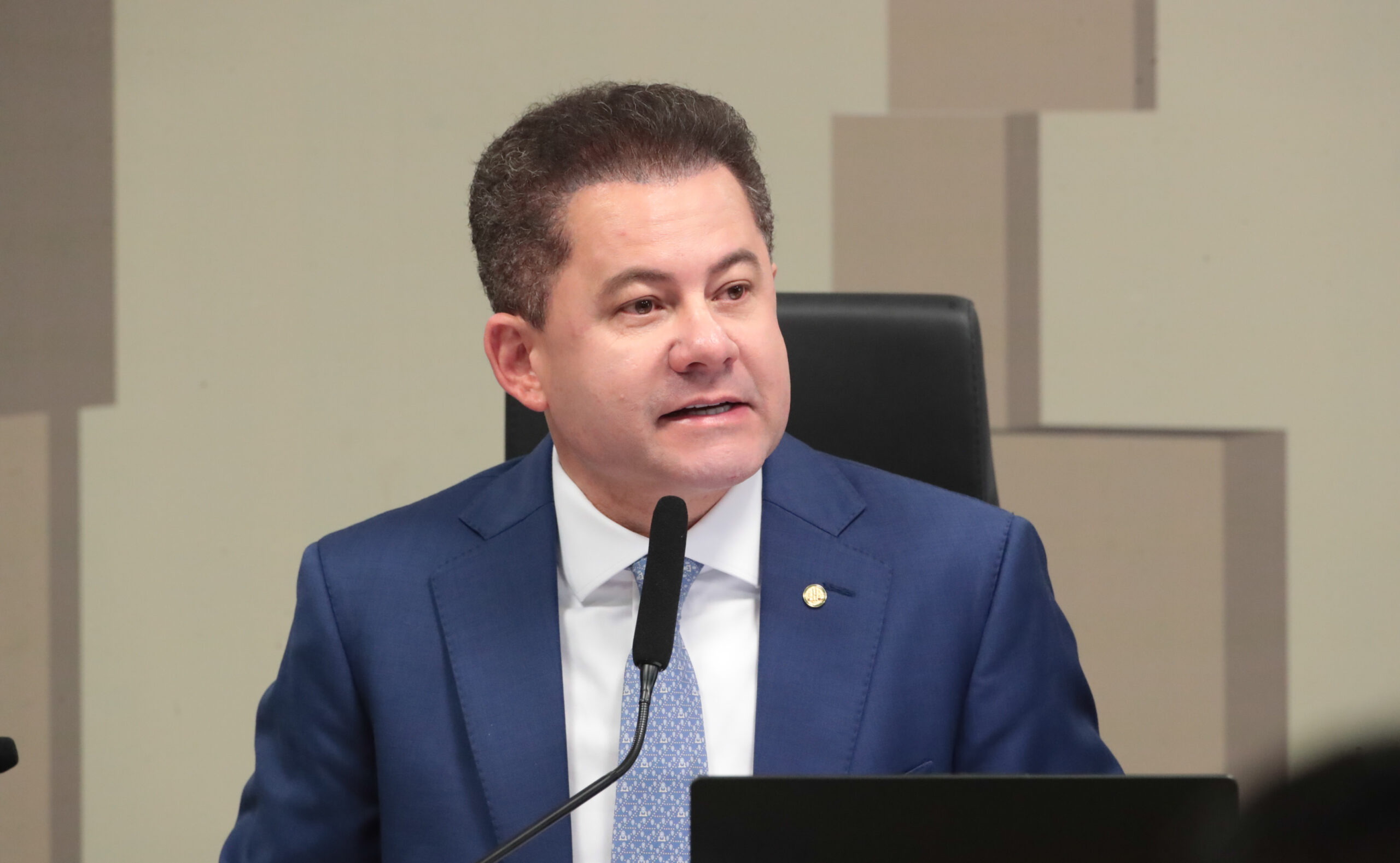 PF faz operação contra Cezinha da Madureira, deputado próximo de Mendonça