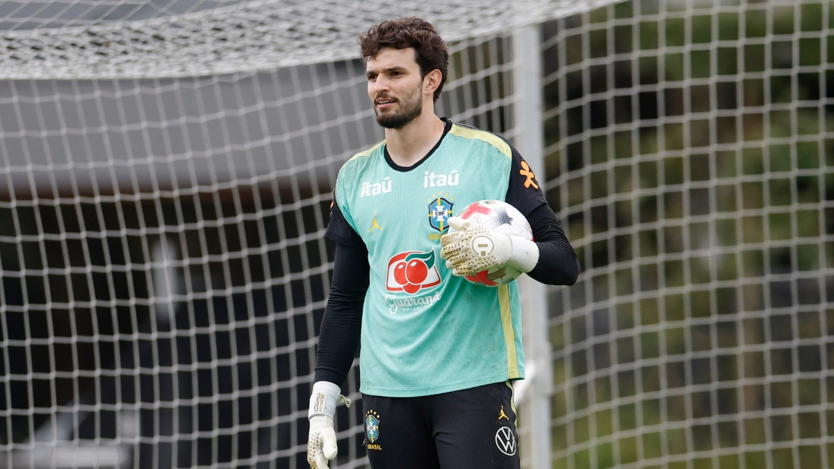 Falha de Otávio gera memes e pedido por volta de Alisson à Seleção; confira