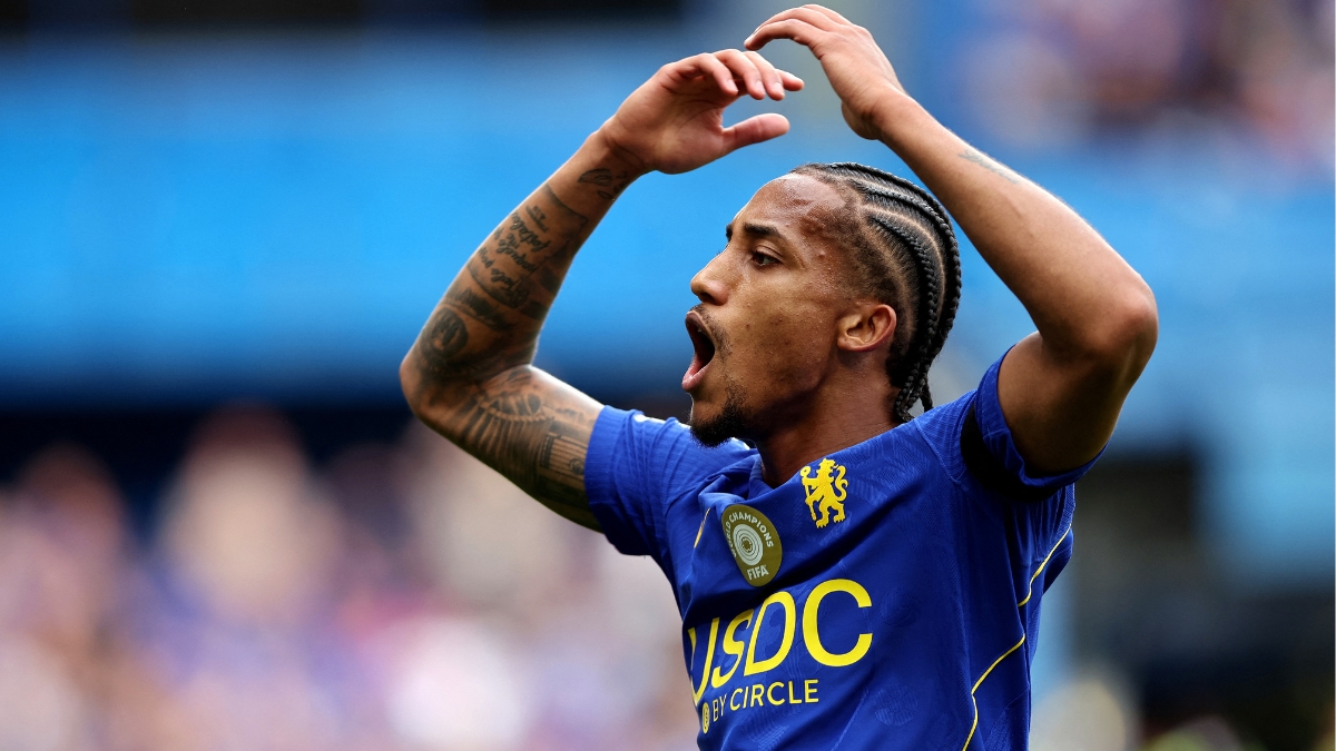 Convocado, João Pedro é eleito o melhor jogador do mês na Premier League