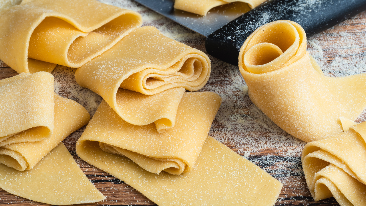 Pappardelle com molho bechamel combina com todos os dias da semana; aprenda