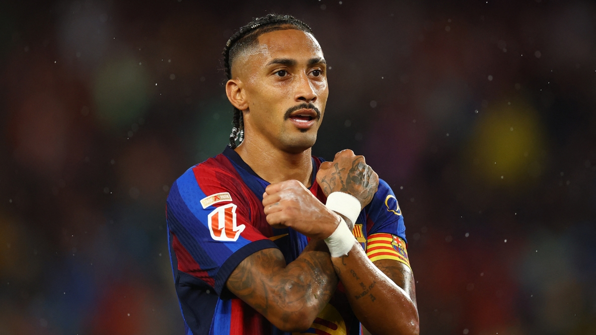 Raphinha faz hat-trick, Jesus marca e Barça goleia Racing em LaLiga