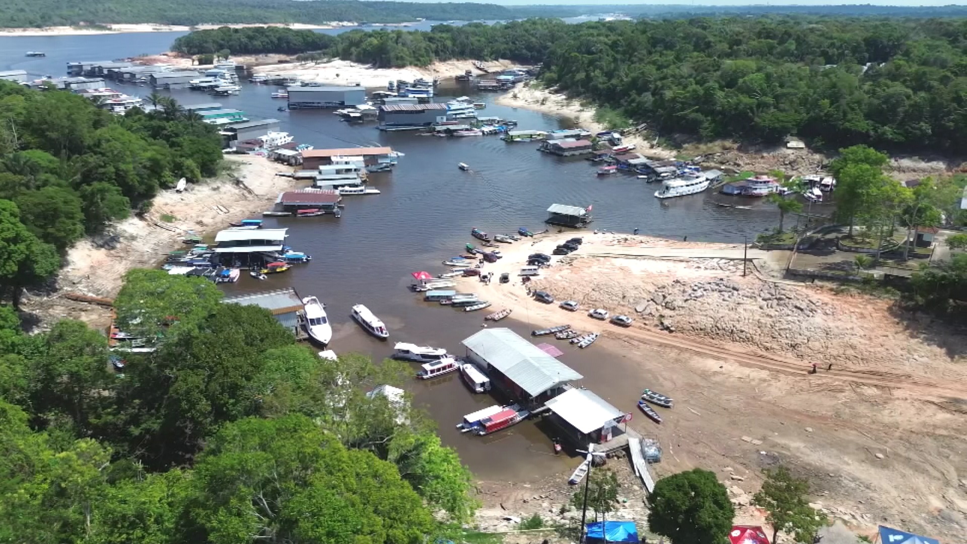 Nível do Rio Negro cai mais de cinco metros em 29 dias na Amazônia