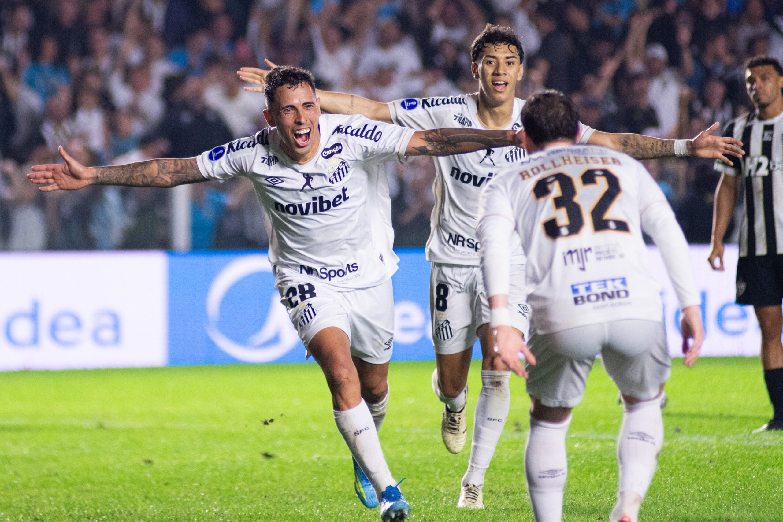 Santos bate Atlético-MG em casa e abre vantagem na Sul-Americana