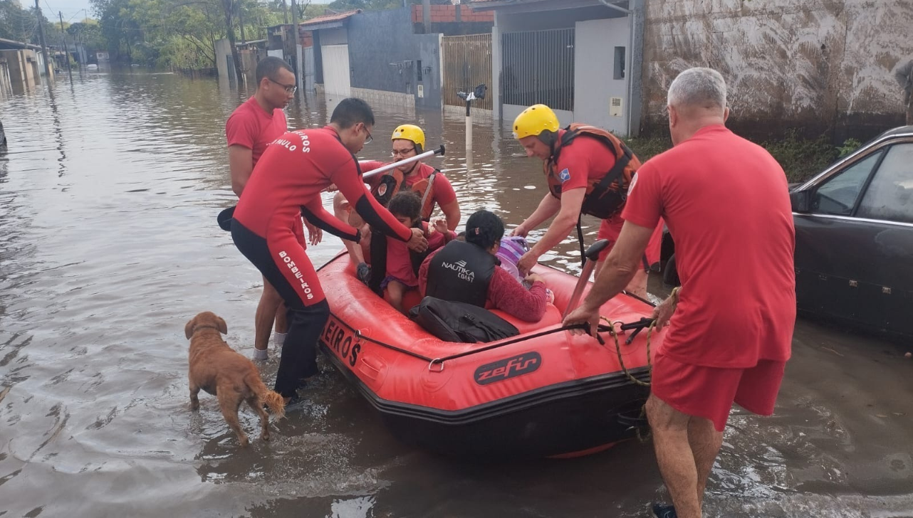 Sumaré tem maior chuva de SP, alaga casas e mobiliza botes
