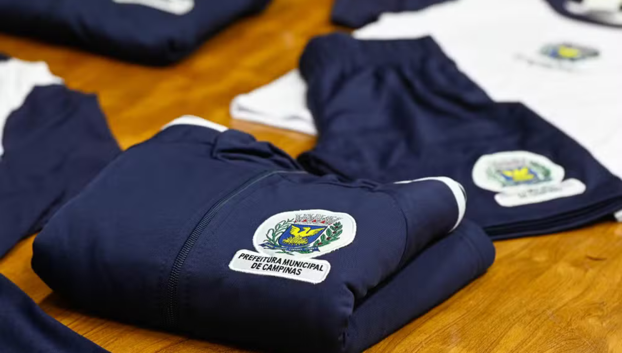 Campinas investiga descarte de uniformes escolares na Bandeirantes