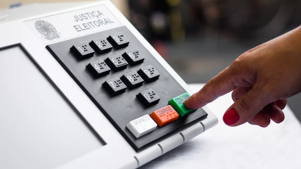 TRE-MG começa preparação das urnas para votação em BH