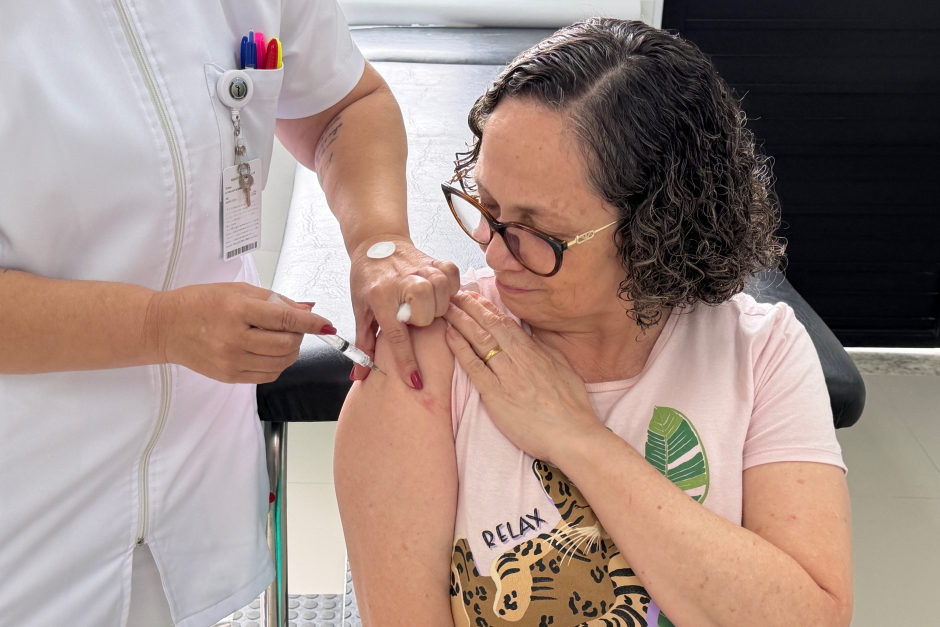 Vacina Pneumo 20 começa a ser aplicada em idosos em SJCampos