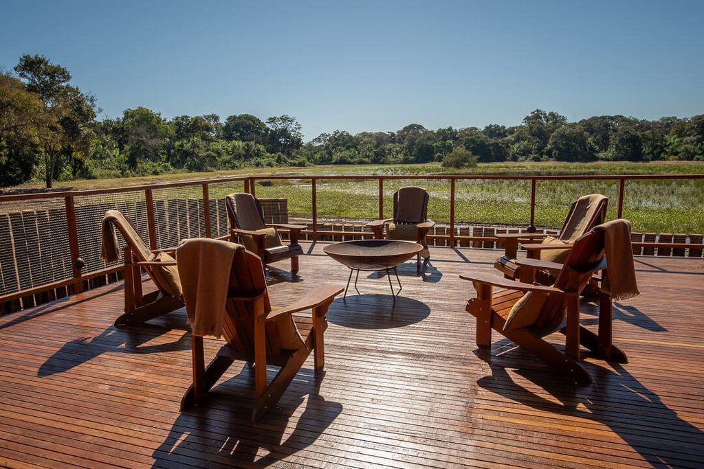 Área de descanso com vista para a mata preservada da fazenda. Divulgação/Caiman Pantanal