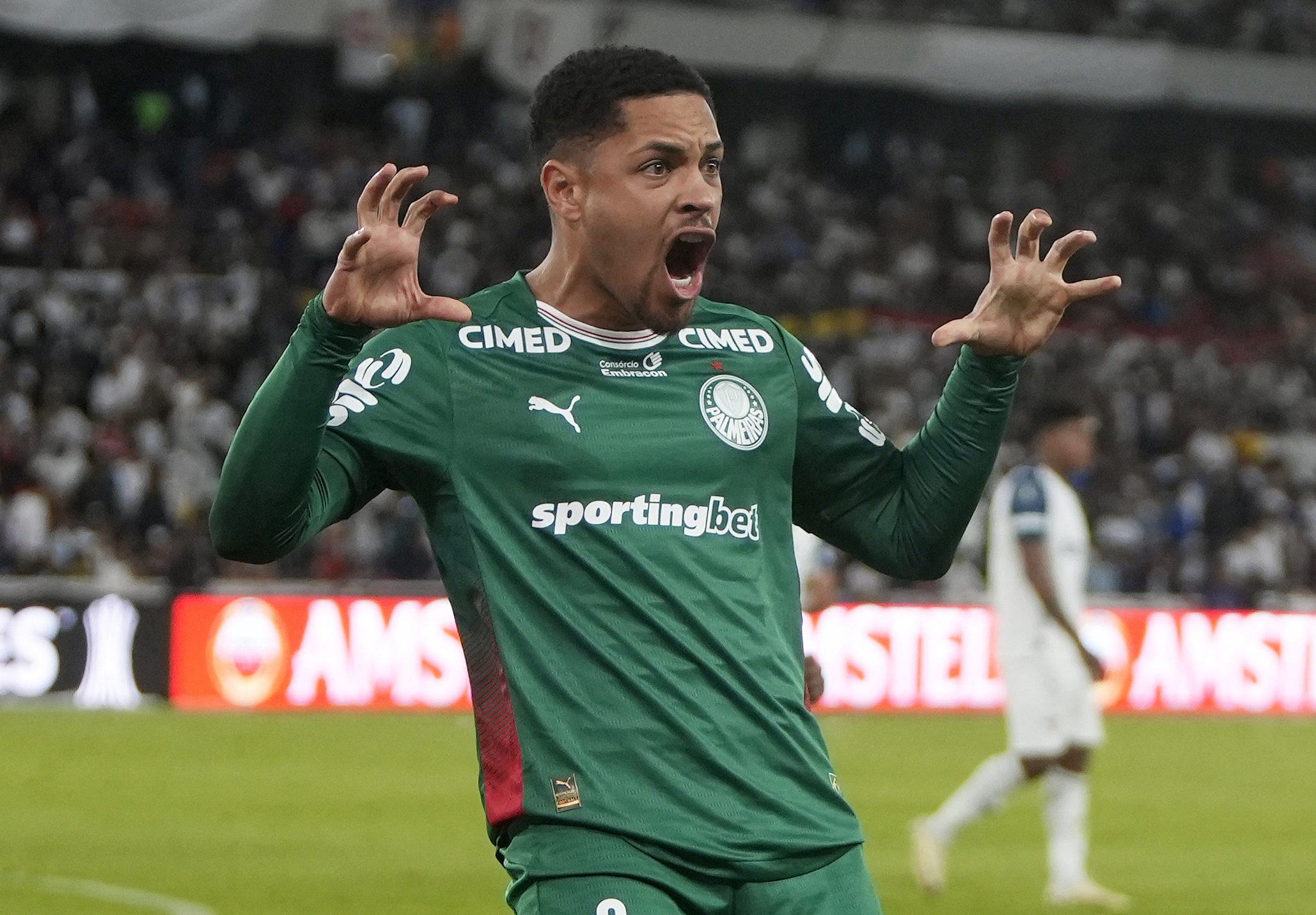 Vitor Roque será desfalque do Palmeiras contra o Fluminense