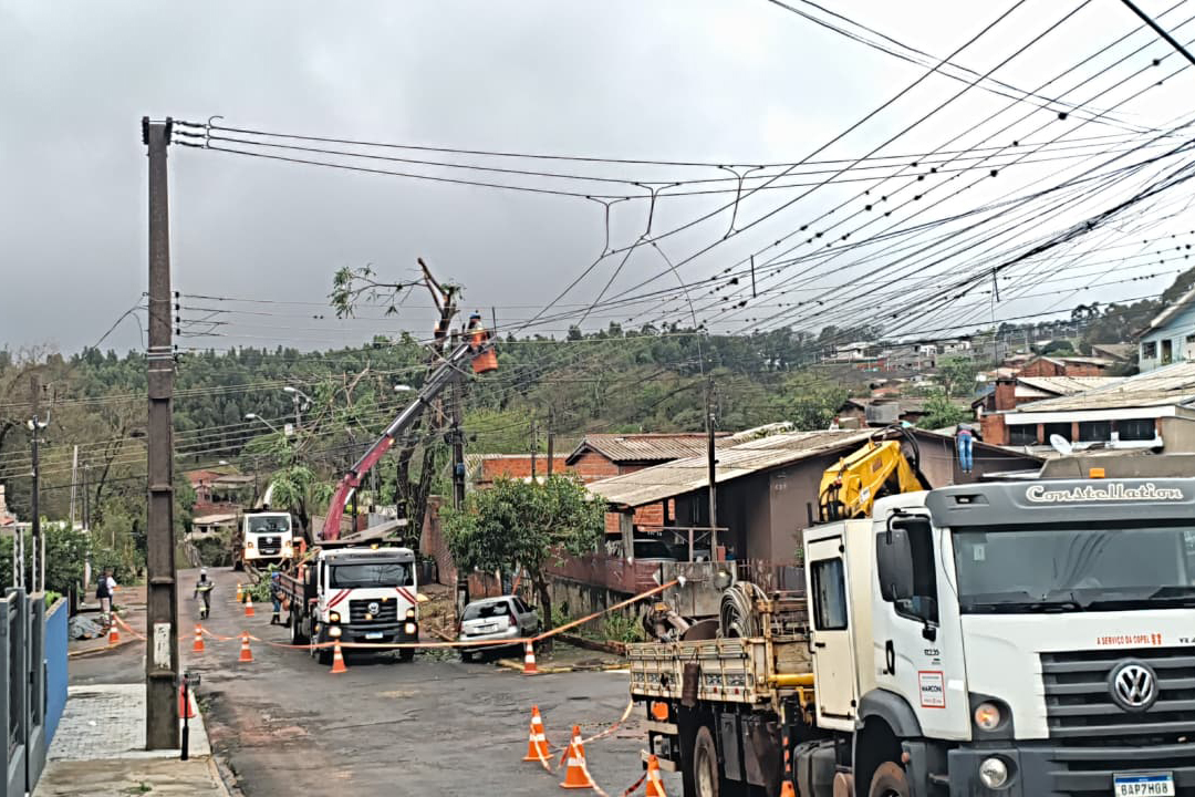 Temporal atinge 30 cidades e deixa 161 mil sem energia no Paraná