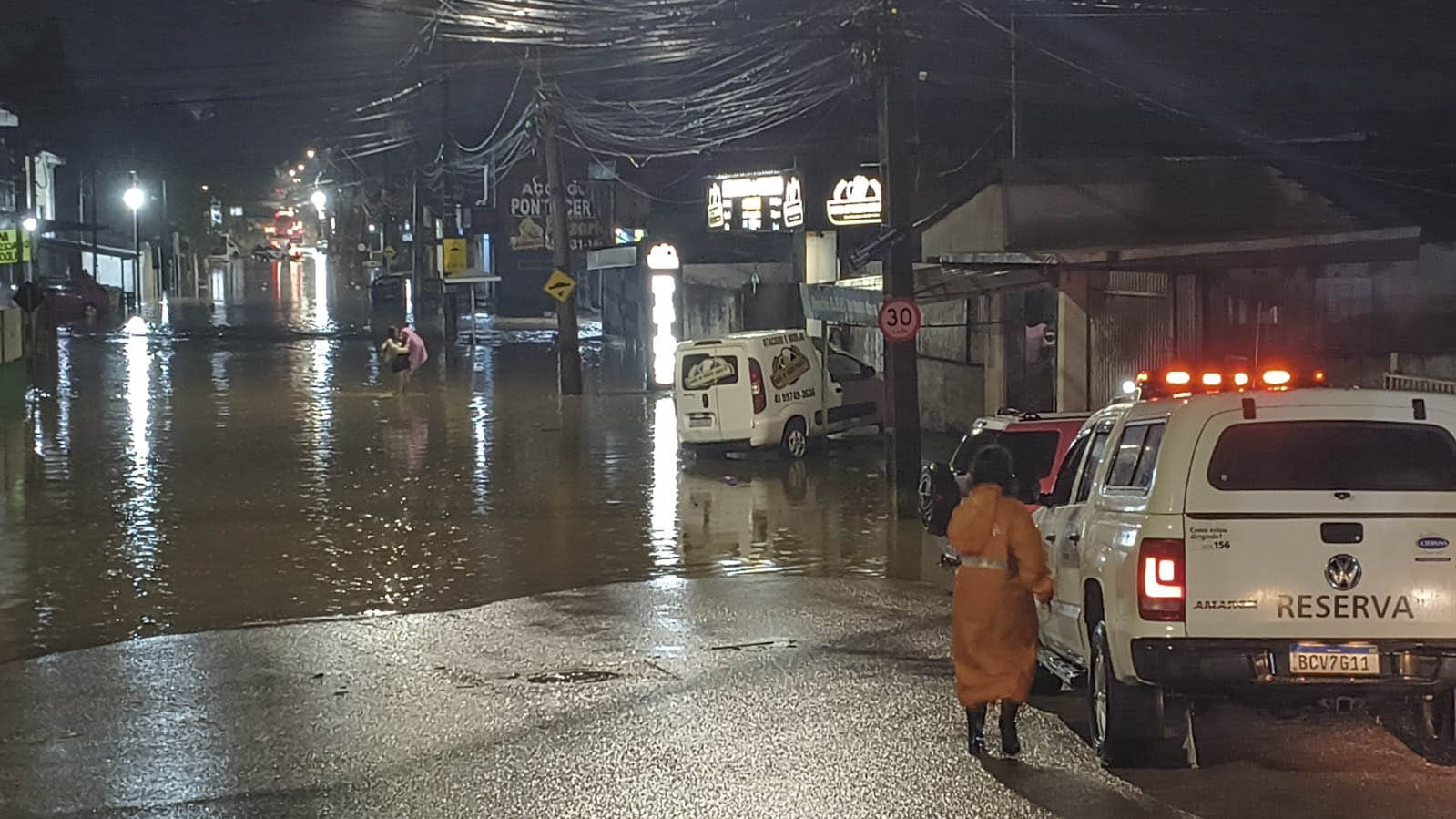 Curitiba registra mais de 120 mm de chuva e alagamentos no fim de semana