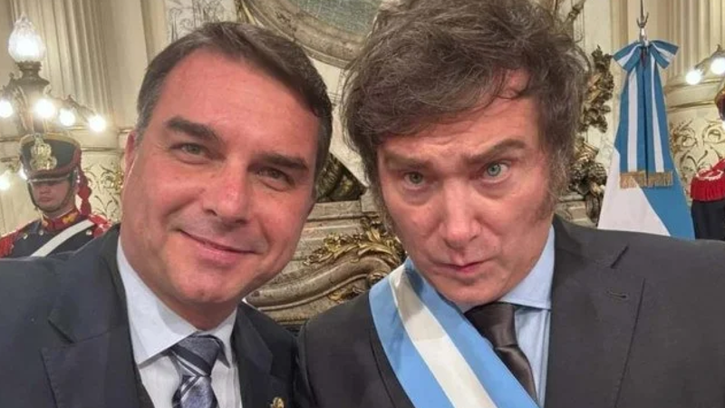 Milei declara apoio a Flávio e critica Lula em entrevista a revista francesa