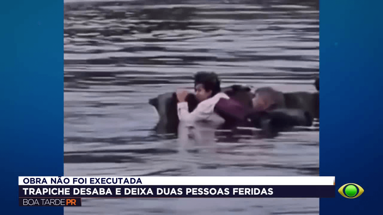 Trapiche desaba e moradores caem no mar em Guaraqueçaba