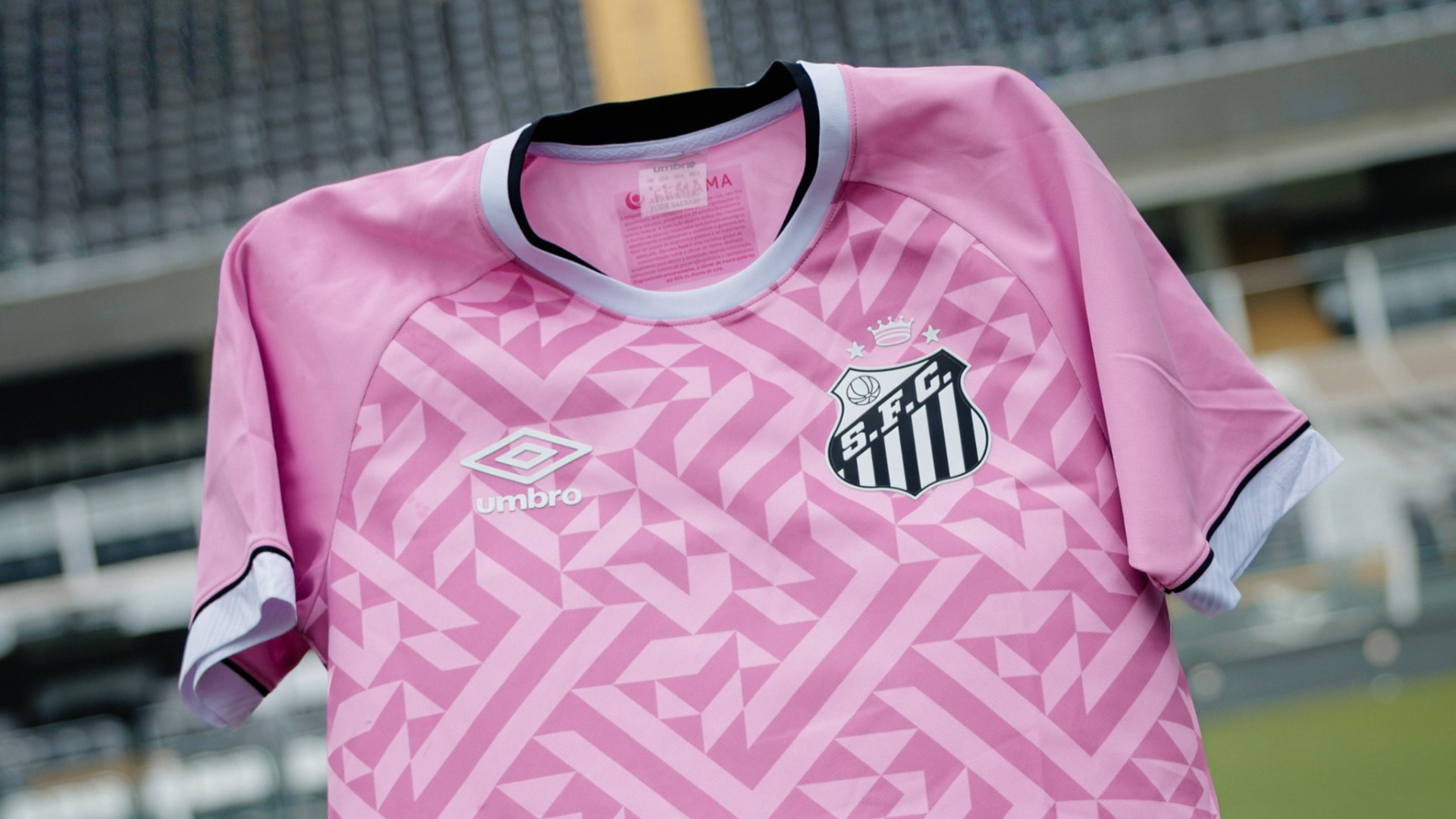 Santos divulga camisa em homenagem ao Outubro Rosa; veja detalhes