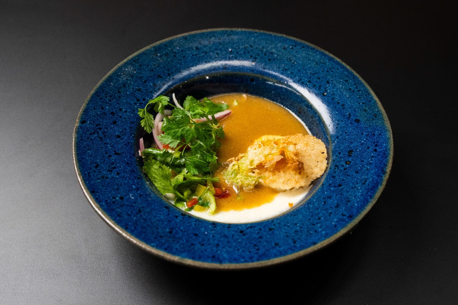 Pico de gallo com pirão de leite, vinagrete de maxixe e flor de abóbora | Band Receitas