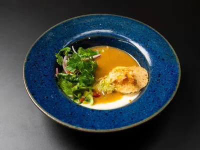 Pico de gallo com pirão de leite, vinagrete de maxixe e flor de abóbora | Band Receitas