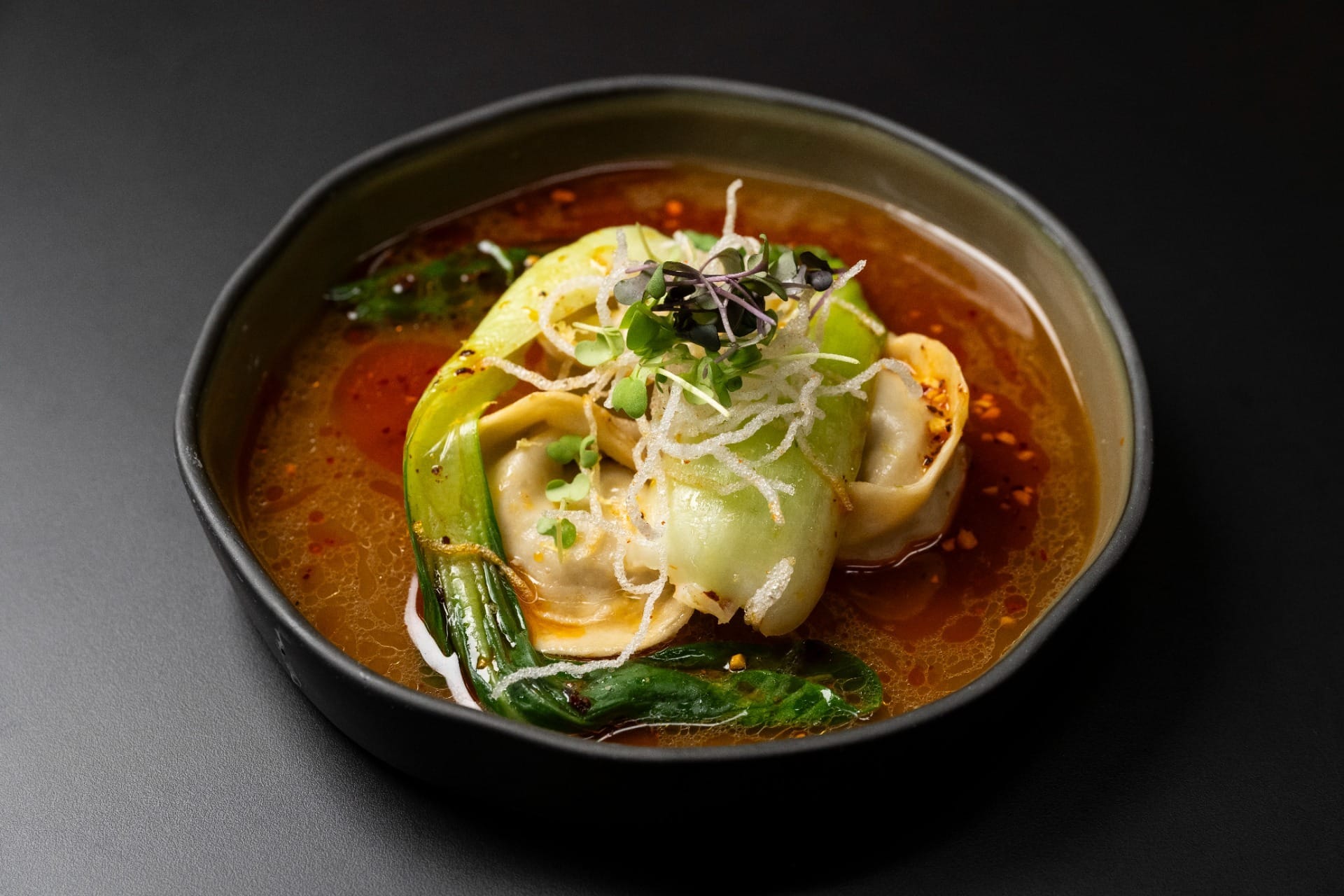 Wonton de camarão com caldo de cabeça de frango | Band Receitas