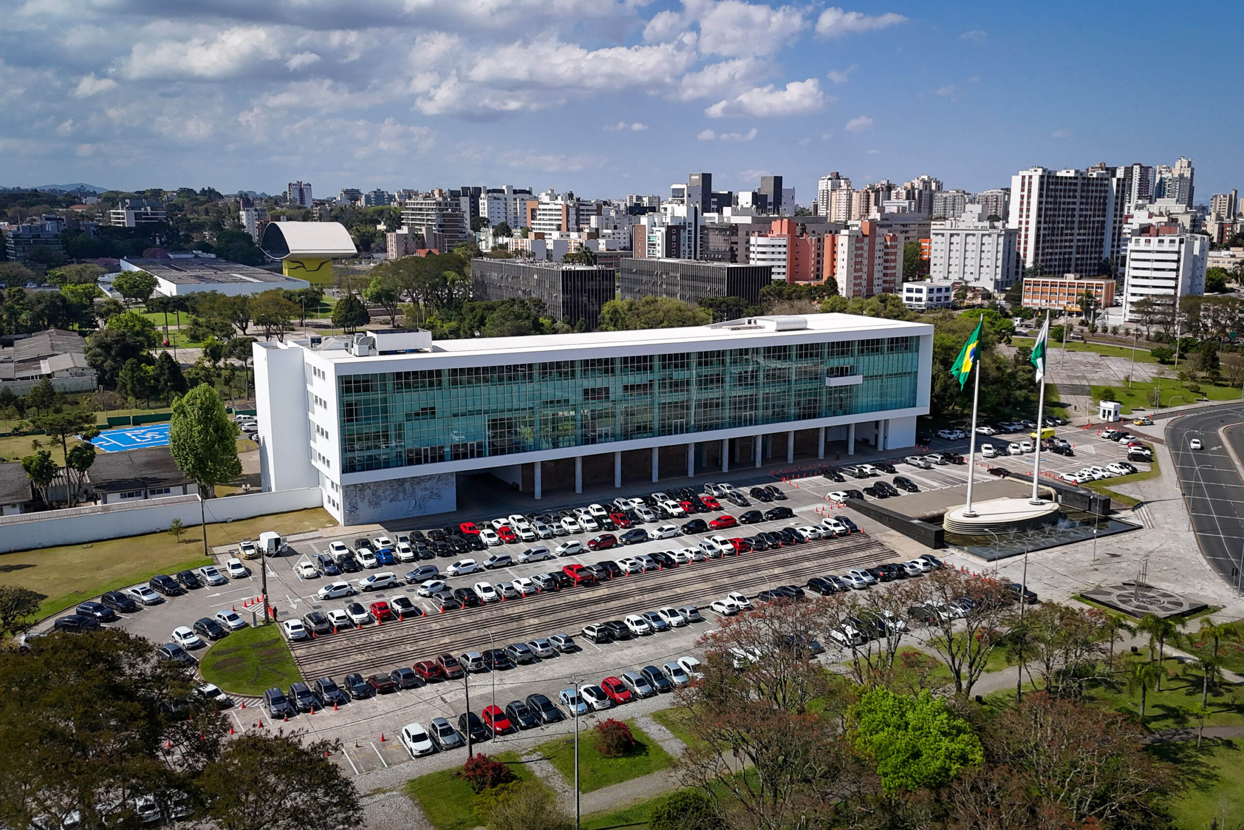 O que abre e fecha no feriado de 12 de outubro em Curitiba e no Paraná