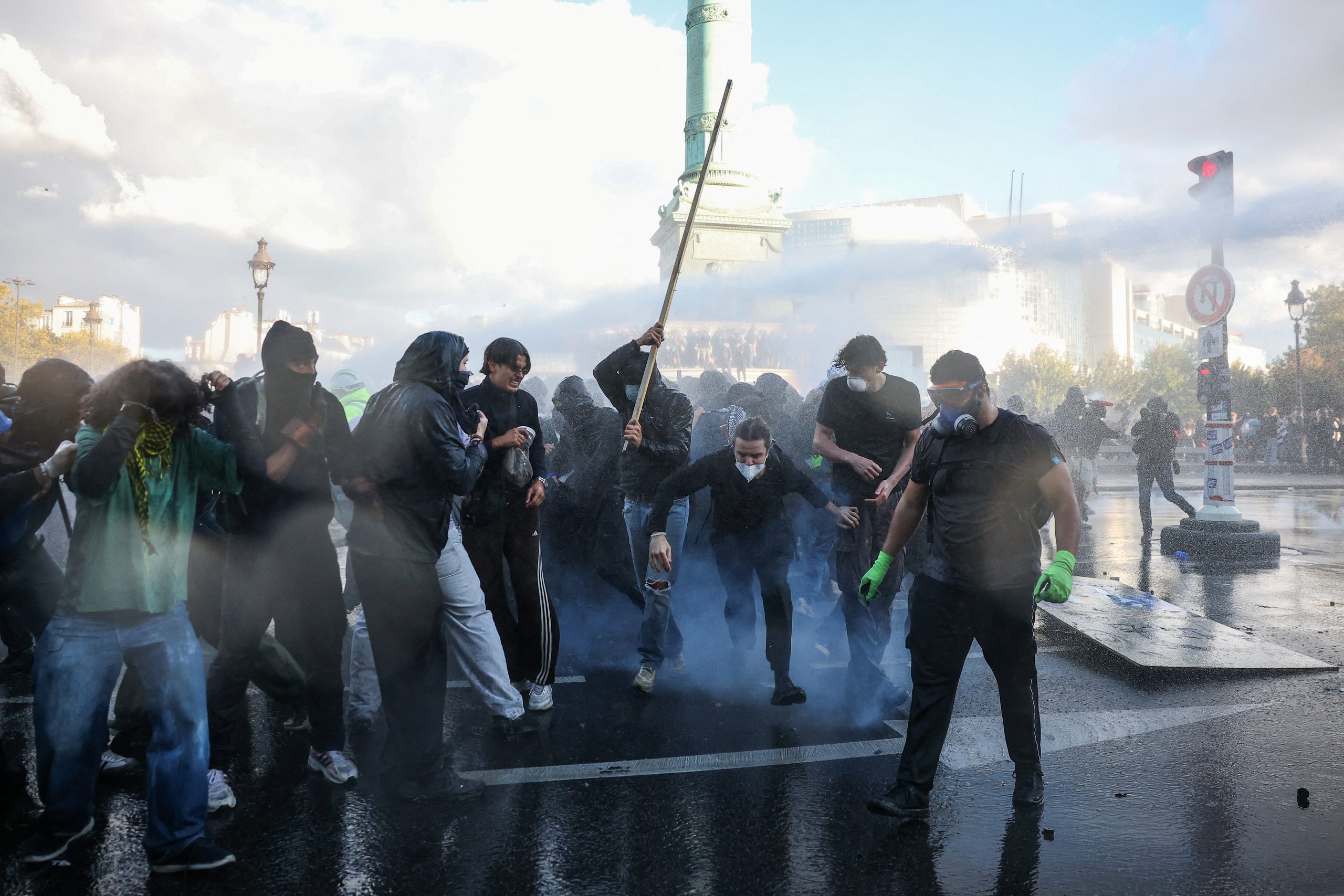 Estudantes ampliam protestos e pressionam governo francês