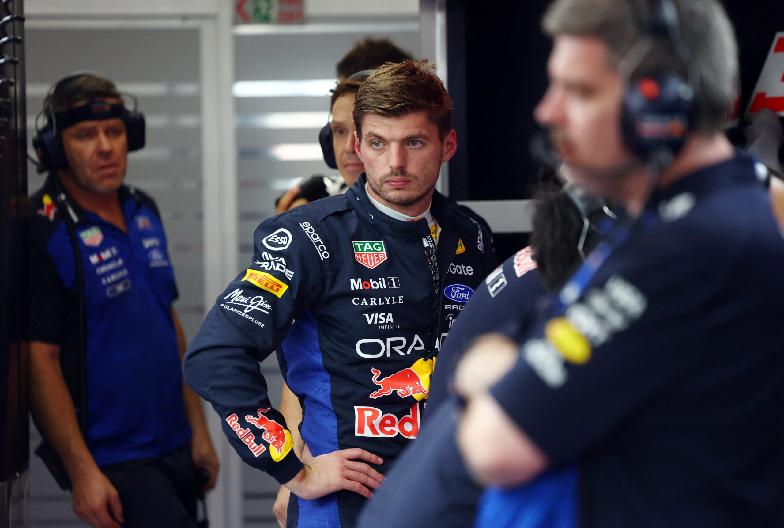 Verstappen celebra pole em Singapura, mas vira alvo de investigação
