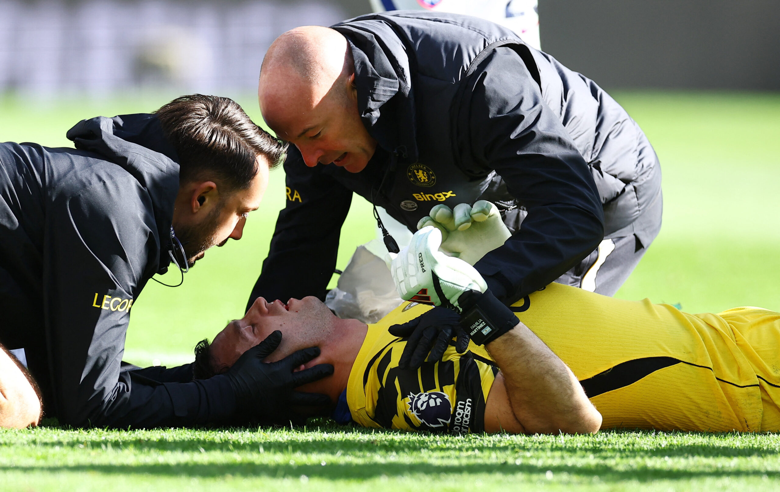 Dibu Martínez passa por cirurgia após choque de cabeça em jogo pelo Chelsea
