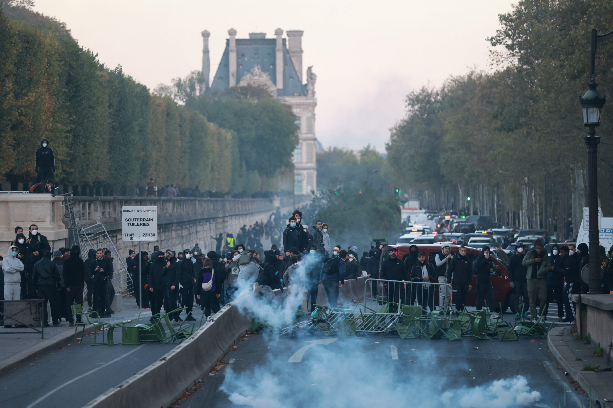 França tem novos protestos com saques, depredações e mais de 270 presos