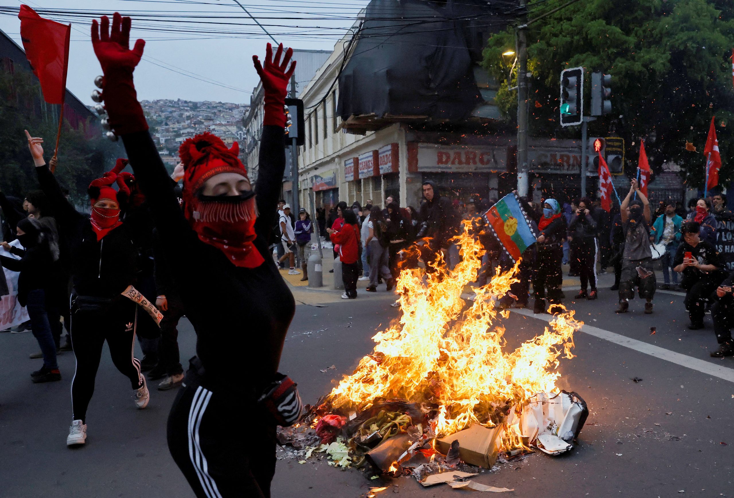 Chile registra 110 detidos em protestos pelos sete anos da revolta social