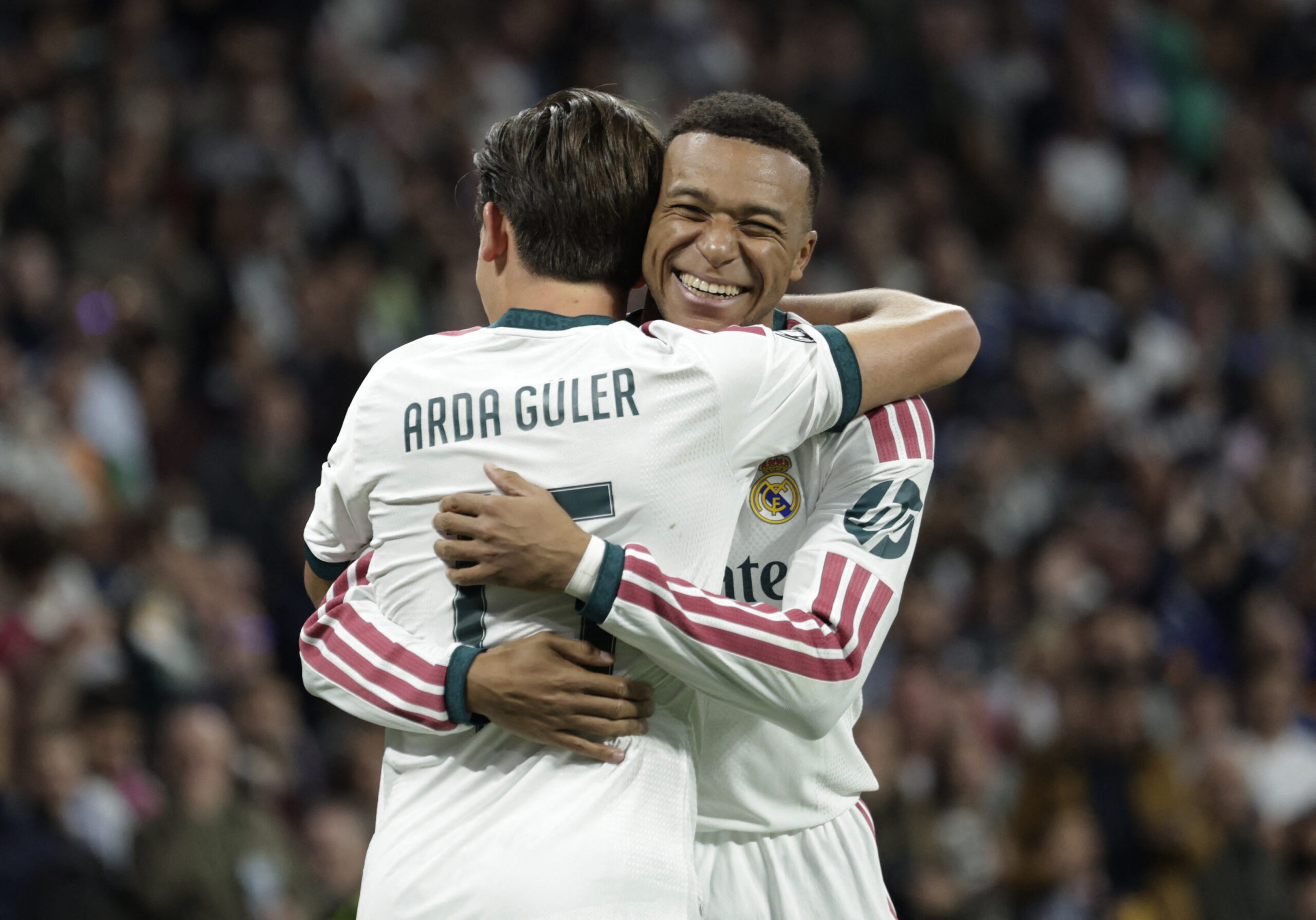 Real Madrid atropela Leipzig e segue invicto na Champions League