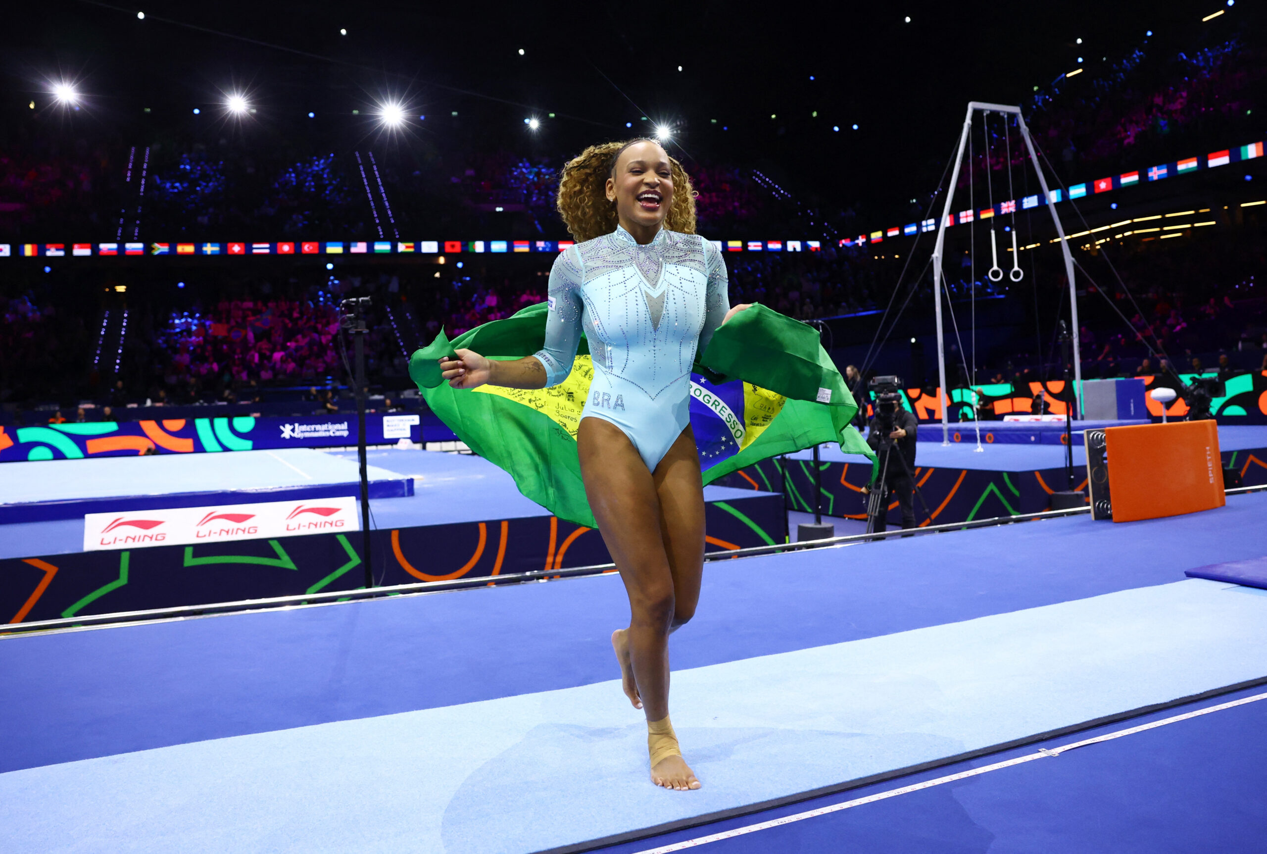 Rebeca Andrade conquista tricampeonato mundial; veja fotos