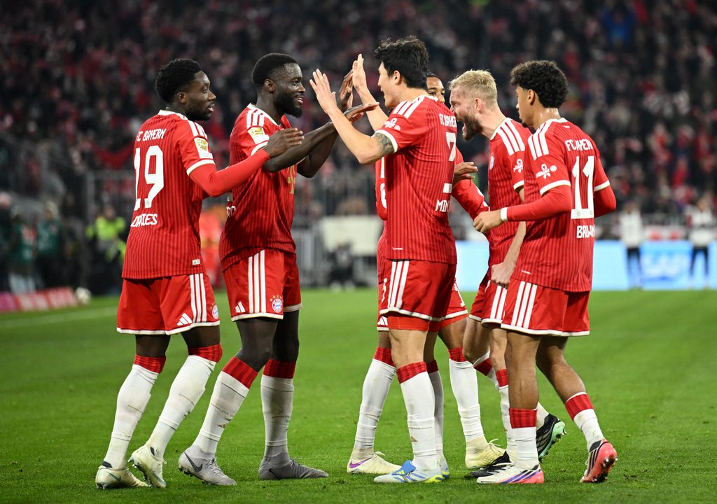 Upamecano comemora gol do Bayern de Munique sobre o Borussia Dortmund. Foto: REUTERS/Angelika Warmuth