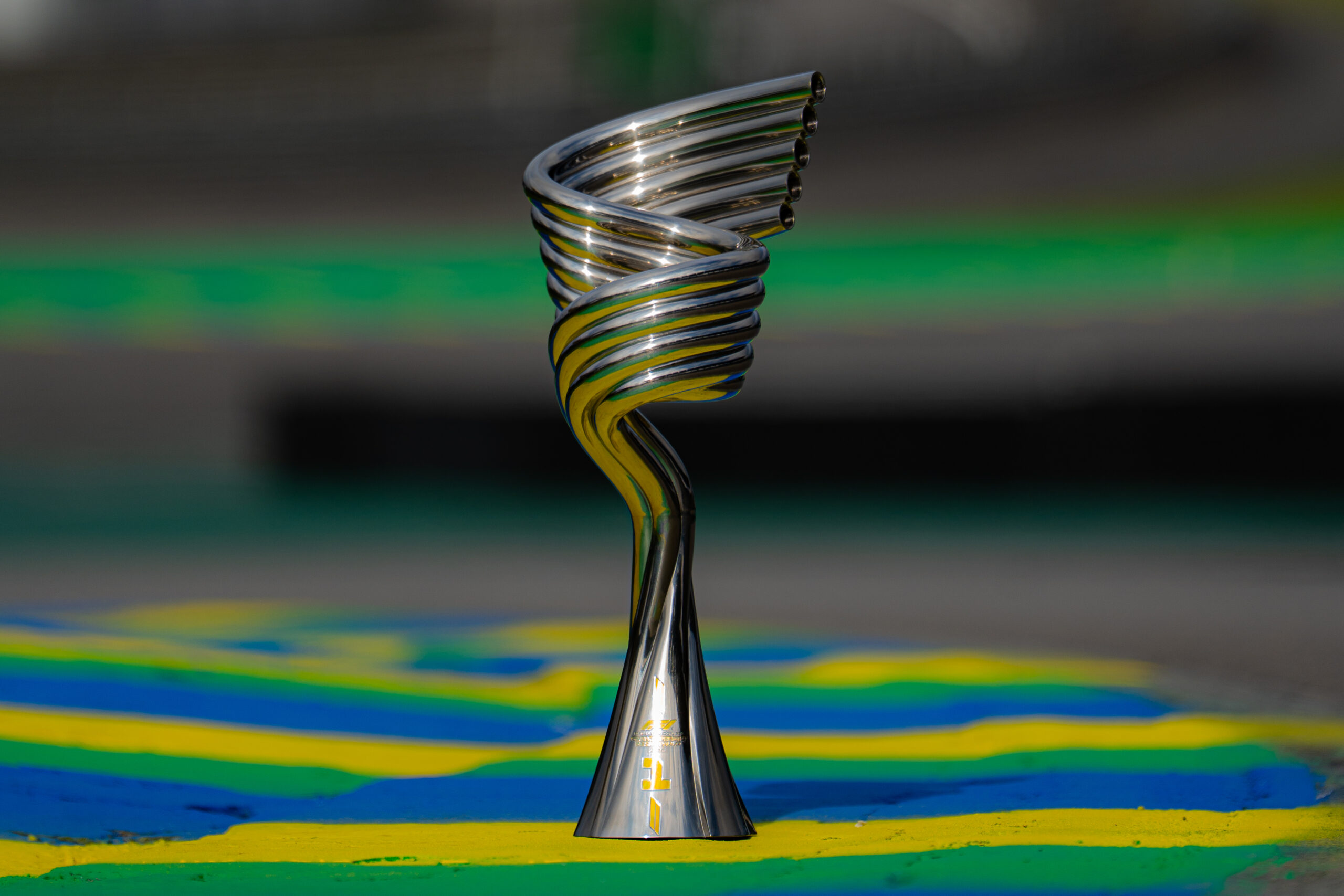 Troféu do GP São Paulo tem detalhe da curva S do Senna