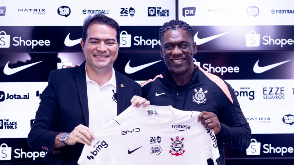Seedorf é apresentado como novo téncico do Corinthians