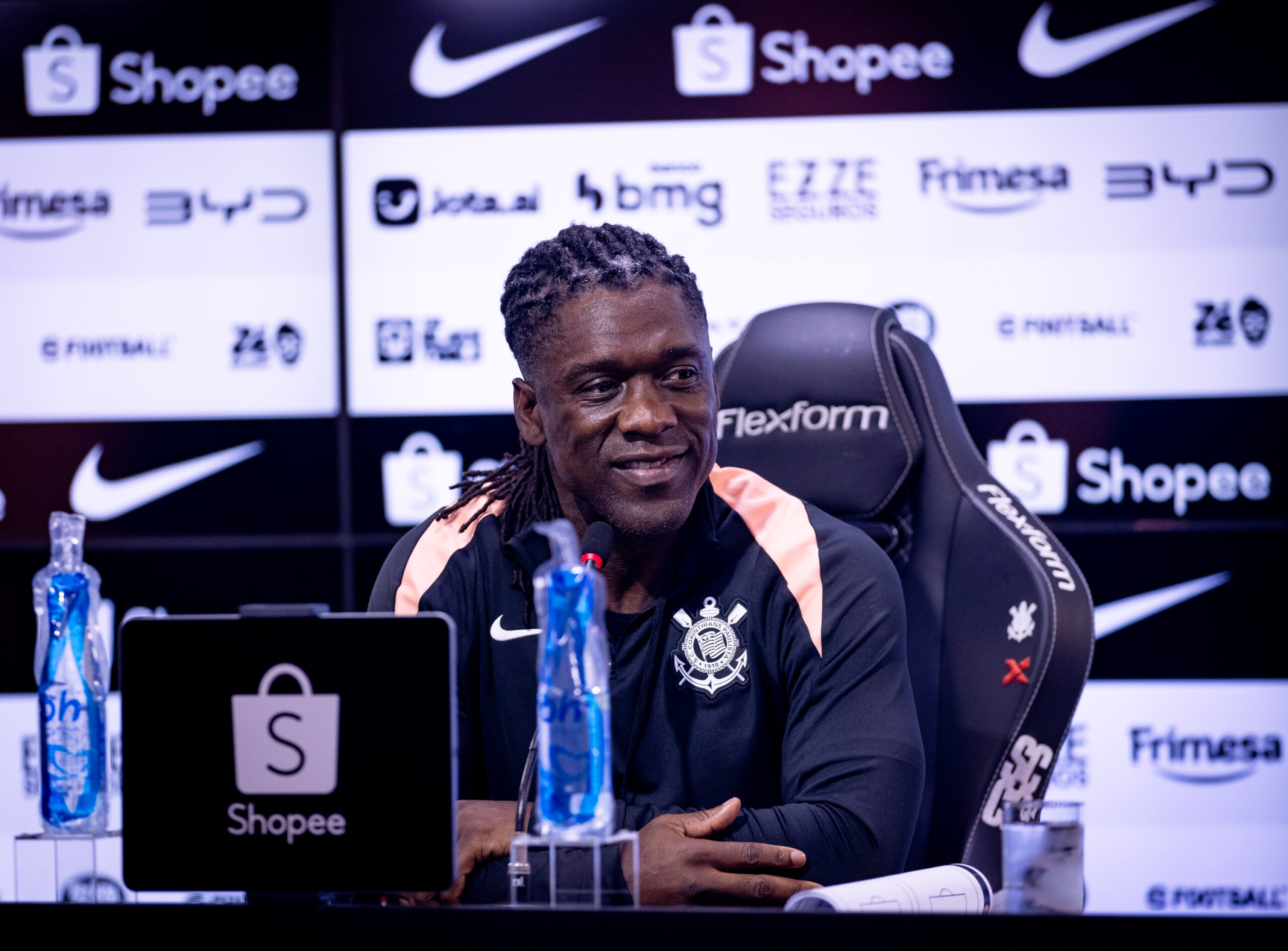 Seedorf exalta técnico campeão do mundo pelo Corinthians: "Um dos maiores"
