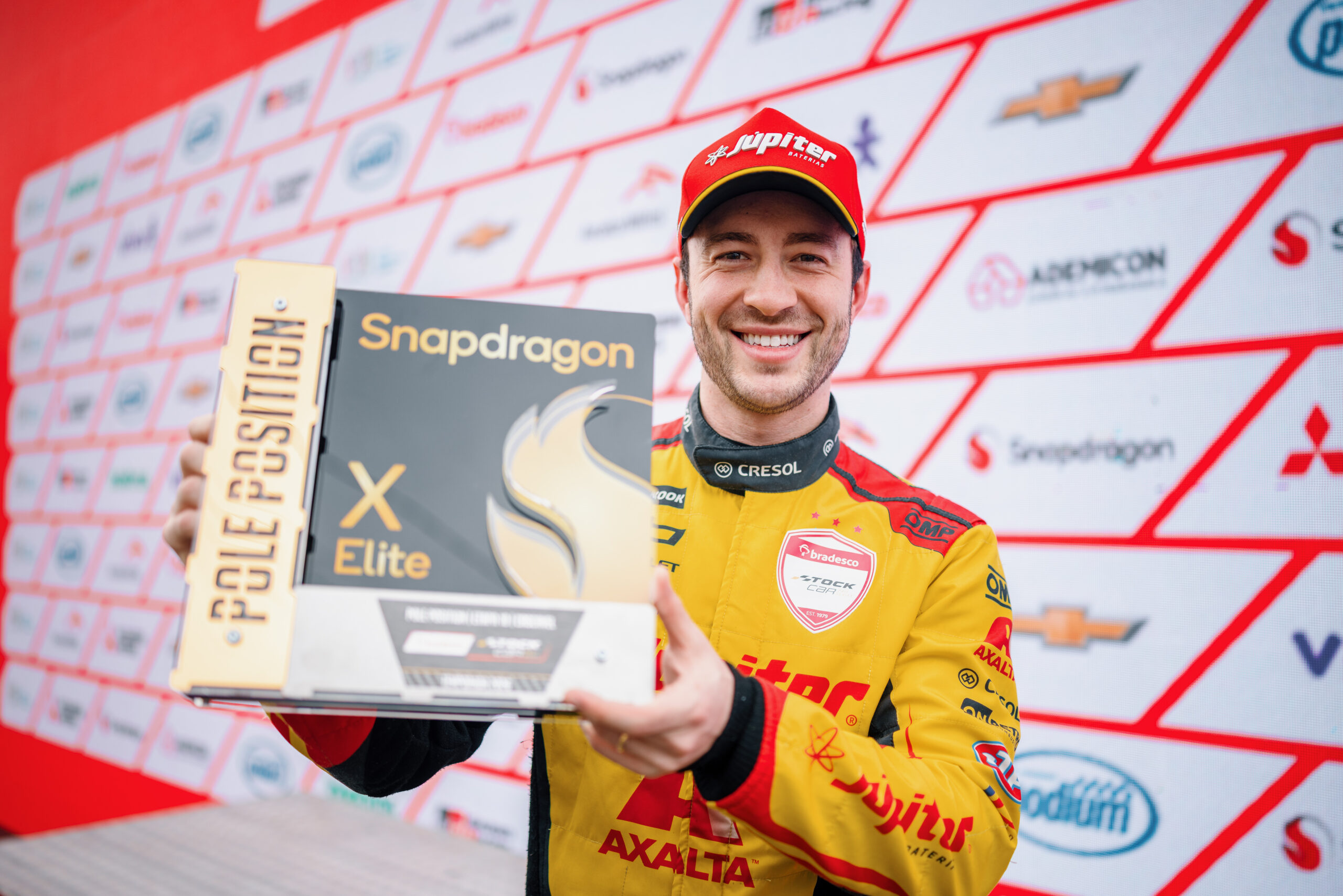 Casagrande resiste a Camilo e vence Etapa de Cascavel na Stock Car